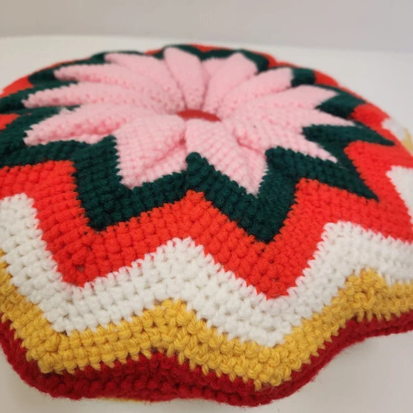 Hand Crocheted Pointsetta  Pillow Pouf Christmas - Picture 7 of 12